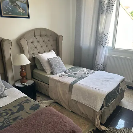 Laila קריי